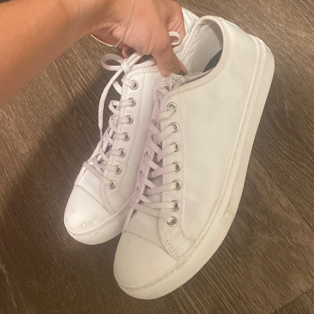 Nothing new sneaker